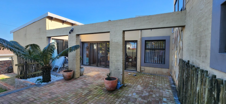 4 Bedroom Property for Sale in Dana Bay Western Cape